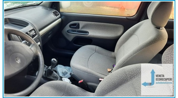 RENAULT CLIO 2a Serie  del 2006 parti usate e ricambi - Tipo Motore D7FG7