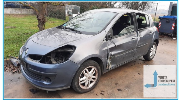 RENAULT CLIO 3a Serie  del 2006 parti usate e ricambi - Tipo Motore K4JG7