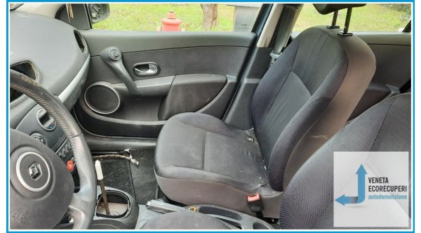 RENAULT CLIO 3a Serie  del 2006 parti usate e ricambi - Tipo Motore K4JG7