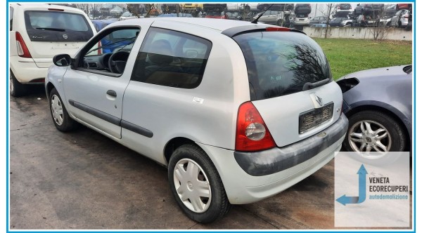 RENAULT CLIO 2a Serie  del 2004 parti usate e ricambi - Tipo Motore D7FG7