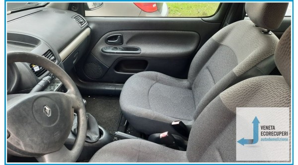 RENAULT CLIO 2a Serie  del 2004 parti usate e ricambi - Tipo Motore D7FG7