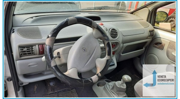RENAULT TWINGO 1a Serie  del 2001 parti usate e ricambi - Tipo Motore D7FF7