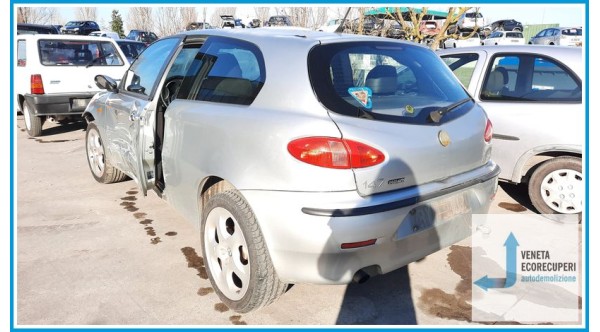 ALFA ROMEO 147 W8 del 2002 parti usate e ricambi