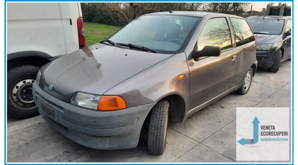 FIAT PUNTO 1a Serie  del 1998 parti usate e ricambi - Tipo Motore 176B2000