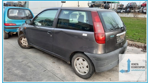 FIAT PUNTO 1a Serie  del 1998 parti usate e ricambi - Tipo Motore 176B2000