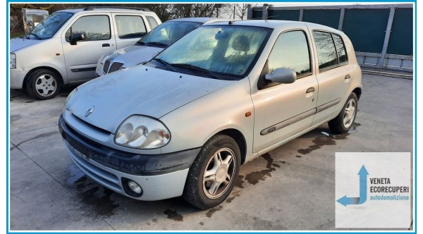 RENAULT CLIO 2a Serie  del 2001 parti usate e ricambi - Tipo Motore D4FB7