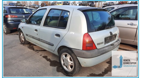 RENAULT CLIO 2a Serie  del 2001 parti usate e ricambi - Tipo Motore D4FB7