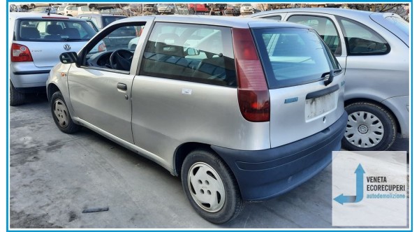 FIAT PUNTO 1a Serie  del 1997 parti usate e ricambi - Tipo Motore 176B2000