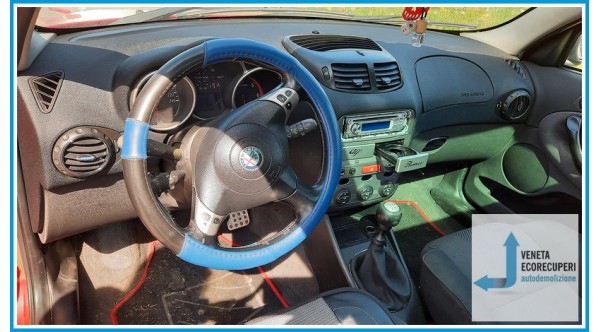 ALFA ROMEO 147 W8 del 2001 parti usate e ricambi