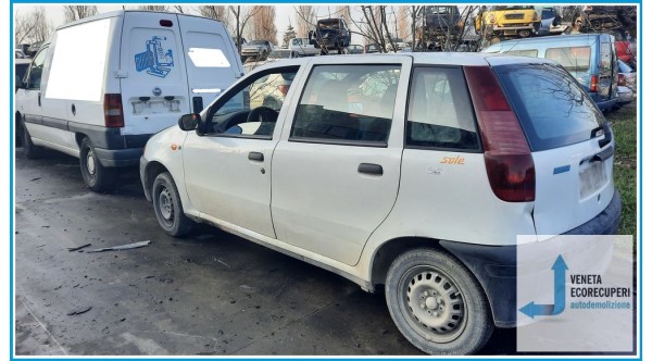 FIAT PUNTO 1a Serie  del 1999 parti usate e ricambi - Tipo Motore 176B2000