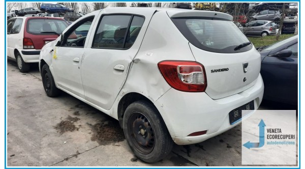 DACIA SANDERO 2a Serie  del 2015 parti usate e ricambi - Tipo Motore D4FF7