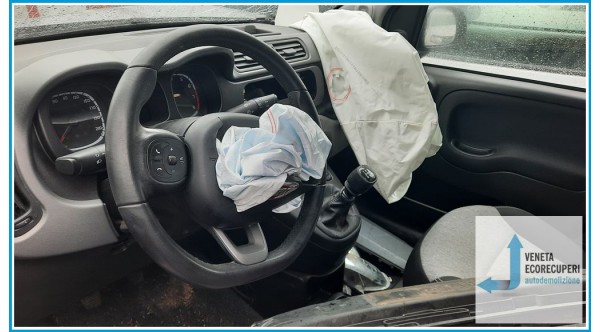 FIAT PANDA 4Q del 2019 parti usate e ricambi - Tipo Motore 46337561