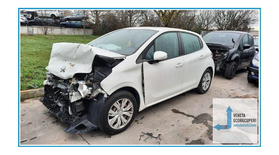PEUGEOT 208  del 2014 parti usate e ricambi - Tipo Motore HM01