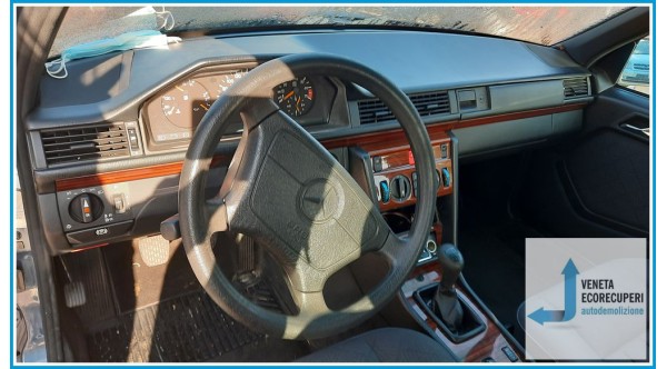 MERCEDES-BENZ Classe E 124 del 1994 parti usate e ricambi