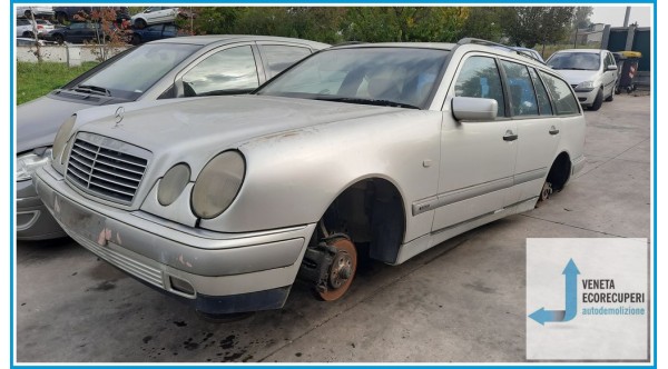 MERCEDES-BENZ Classe E W/S210 del 1999 parti usate e ricambi