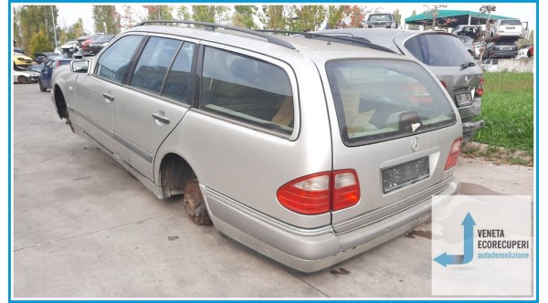 MERCEDES-BENZ Classe E W/S210 del 1999 parti usate e ricambi