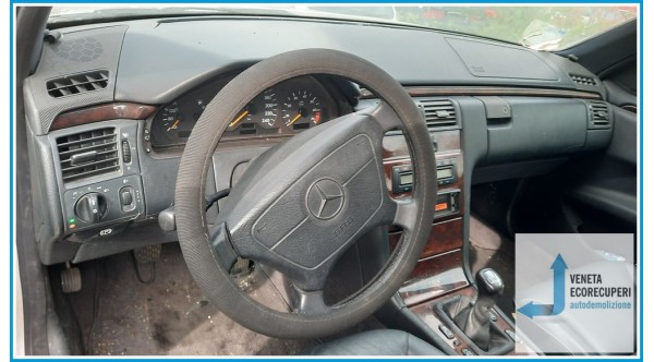 MERCEDES-BENZ Classe E W/S210 del 1999 parti usate e ricambi
