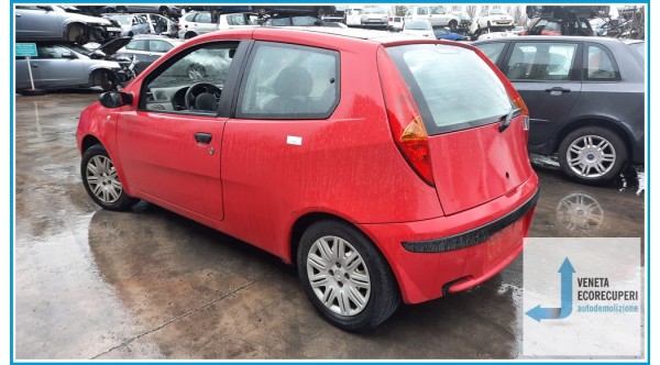 FIAT PUNTO 1N/1P del 2000 parti usate e ricambi - Tipo Motore 188A4000