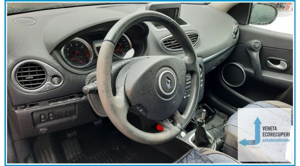RENAULT CLIO 3a Serie  del 2009 parti usate e ricambi - Tipo Motore D4FD7
