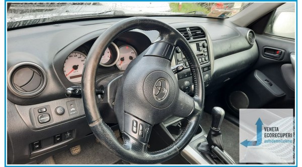 TOYOTA RAV 4 2a Serie  del 2005 parti usate e ricambi - Tipo Motore 1CDFTV