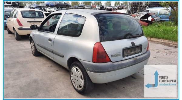 RENAULT CLIO 2a Serie  del 2001 parti usate e ricambi - Tipo Motore D7FG7