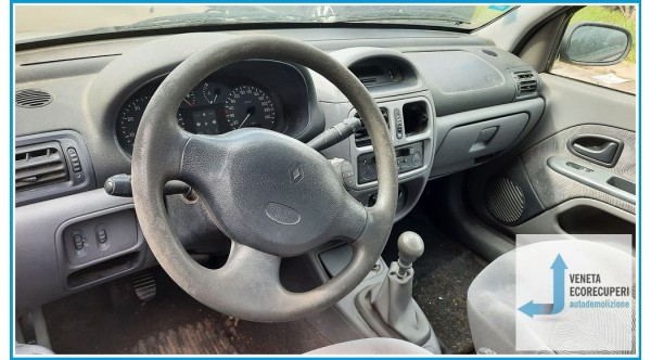 RENAULT CLIO 2a Serie  del 2001 parti usate e ricambi - Tipo Motore D7FG7