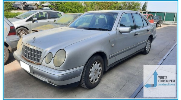 MERCEDES-BENZ Classe E W/S210 del 1996 parti usate e ricambi - Tipo Motore 111942