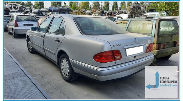 MERCEDES-BENZ Classe E W/S210 del 1996 parti usate e ricambi - Tipo Motore 111942