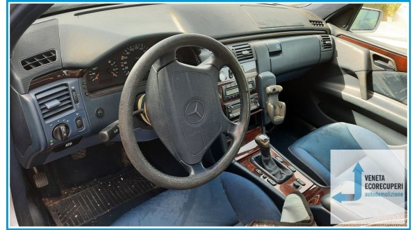 MERCEDES-BENZ Classe E W/S210 del 1996 parti usate e ricambi - Tipo Motore 111942