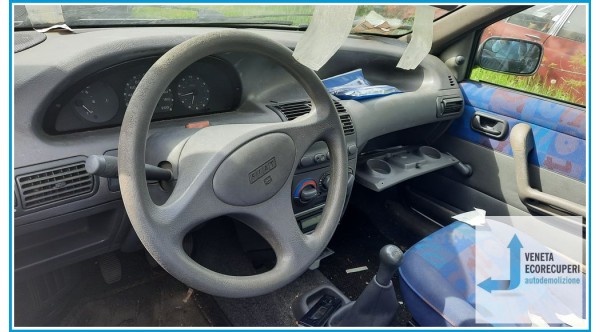 FIAT PUNTO 1a Serie  del 1999 parti usate e ricambi - Tipo Motore 176B2000