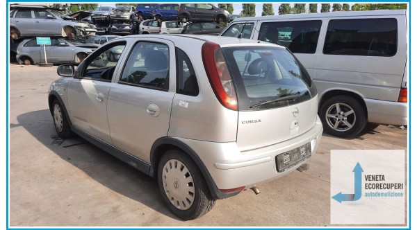 OPEL CORSA X01 del 2005 parti usate e ricambi - Tipo Motore Z10XEP