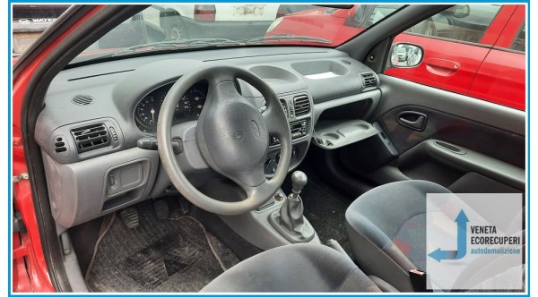 RENAULT CLIO 2a Serie  del 1999 parti usate e ricambi - Tipo Motore D7FD7