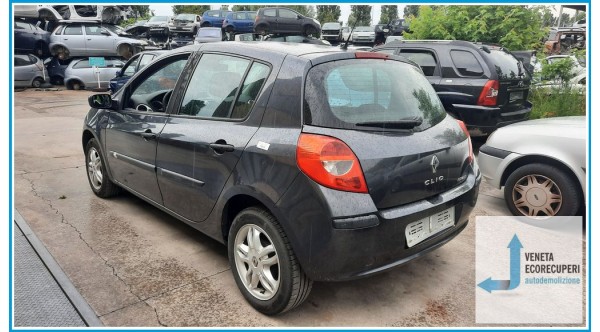 RENAULT CLIO 3a Serie  del 2006 parti usate e ricambi - Tipo Motore D4FD7
