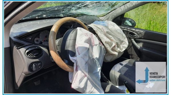 FORD FOCUS CAK del 2000 parti usate e ricambi - Tipo Motore FYDA