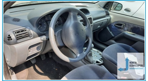 RENAULT CLIO 2a Serie  del 2000 parti usate e ricambi - Tipo Motore D7FD7