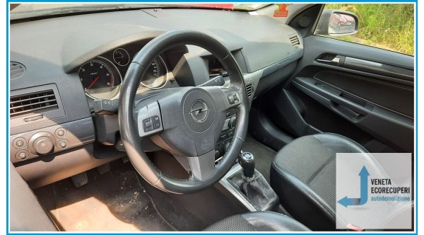 OPEL ASTRA A04 del 2004 parti usate e ricambi - Tipo Motore Z17DTH