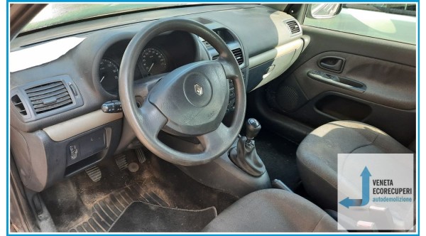 RENAULT CLIO 2a Serie  del 2004 parti usate e ricambi - Tipo Motore K9KA7