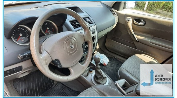 RENAULT MEGANE 2a Serie  del 2004 parti usate e ricambi - Tipo Motore F9QB8