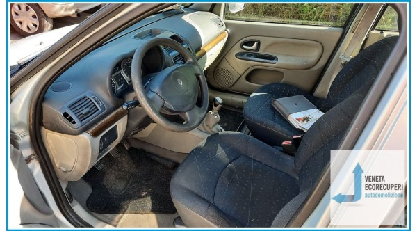 RENAULT CLIO 2a Serie  del 2001 parti usate e ricambi - Tipo Motore K4JC7