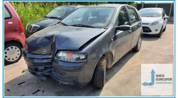 FIAT PUNTO 1N/1P del 2000 parti usate e ricambi - Tipo Motore 188A4000