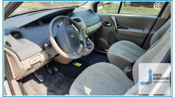 RENAULT SCENIC 2a Serie  del 2006 parti usate e ricambi - Tipo Motore K4MD8