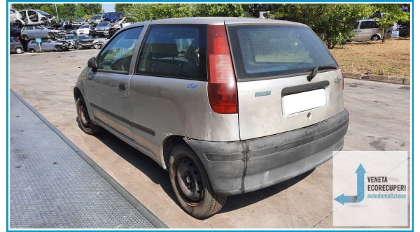 FIAT PUNTO 1a Serie  del 1998 parti usate e ricambi - Tipo Motore 176B4000