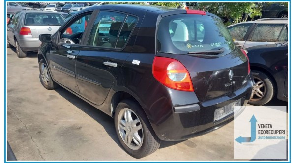 RENAULT CLIO 3a Serie  del 2006 parti usate e ricambi - Tipo Motore D4FD7