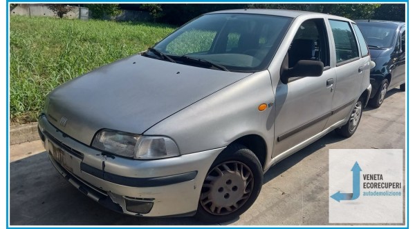 FIAT PUNTO 1a Serie  del 1999 parti usate e ricambi - Tipo Motore 176B9000