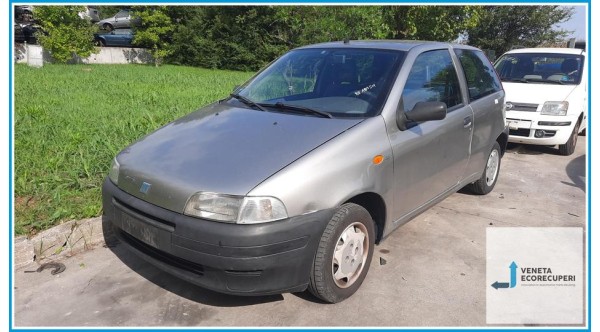 FIAT PUNTO 1a Serie  del 1999 parti usate e ricambi - Tipo Motore 176B2000