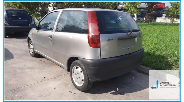 FIAT PUNTO 1a Serie  del 1999 parti usate e ricambi - Tipo Motore 176B2000