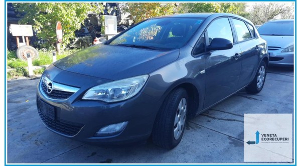 OPEL ASTRA P10 del 2011 parti usate e ricambi - Tipo Motore A17DTR