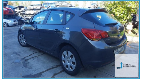 OPEL ASTRA P10 del 2011 parti usate e ricambi - Tipo Motore A17DTR