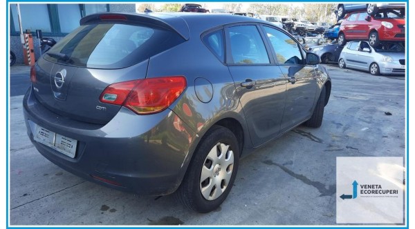 OPEL ASTRA P10 del 2011 parti usate e ricambi - Tipo Motore A17DTR