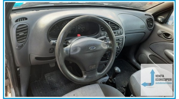 FORD FIESTA DX del 2000 parti usate e ricambi